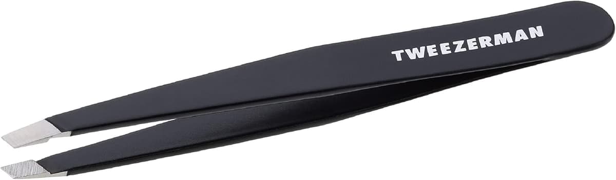TWEEZERMAN Pinza (puntas de precisión inclinadas afiladas a mano, calidad profesional, ergonómica, para cejas, acero inoxidable)
