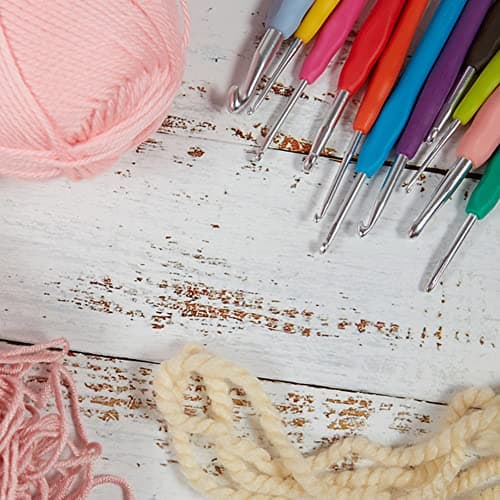 Crochet Hooks 2.5mm 3.5mm 4.5mm Crochet Needles QLRFFLJOY 3 pcs Crochet Hook Set DIY Yarn Weaving Tools for Knitting Gloves, Shoes, Bags, Hats, Socks, Scarf — view 4