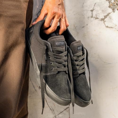 Etnies Barge LS – Classic Skate Look, Slim Vulcanized Silhoutte, Hefty Armored Collar, Reinforced Vulc - Black/Black/Black - 13